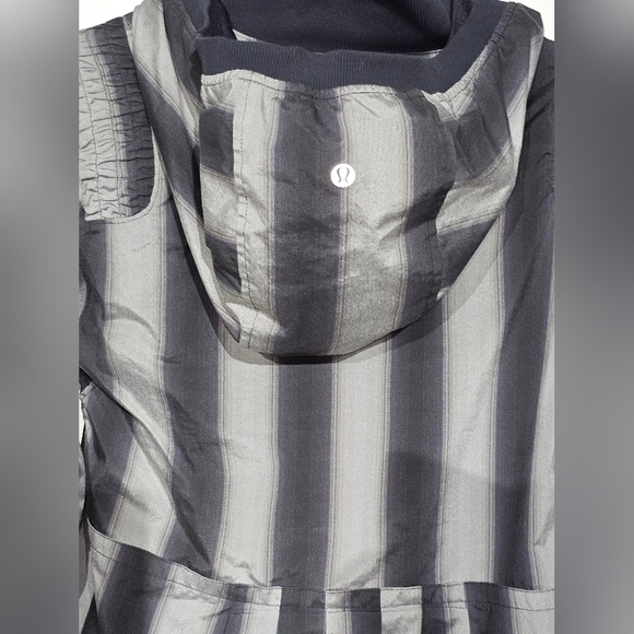 Lululemon: Track and Field Jacket - Black gray Striped Size 6-8 - Picture 5 of 6